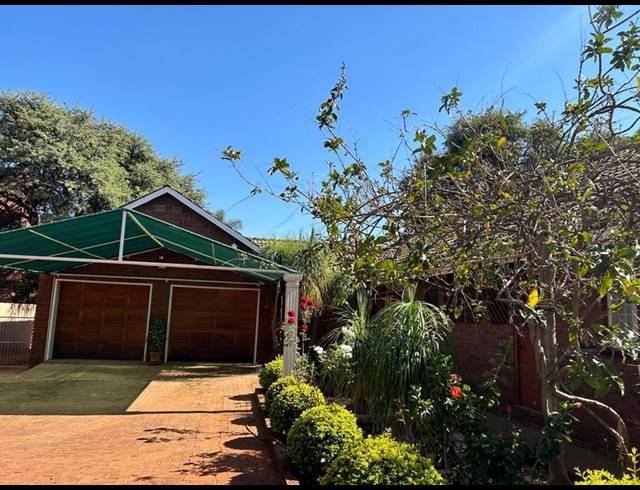 3 BEDROOM HOUSE FOR SALE IN CHROOM PARK